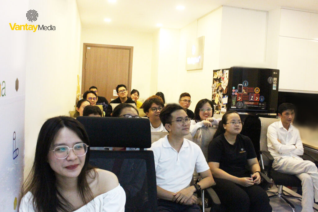 van tay media new year party - 1